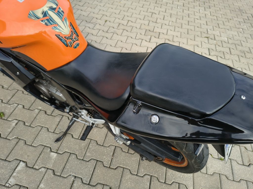 Hyosung GT 125 R