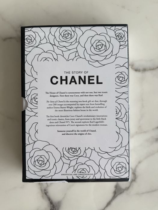 Book livros coffe table book designer The story of Chanel Karl