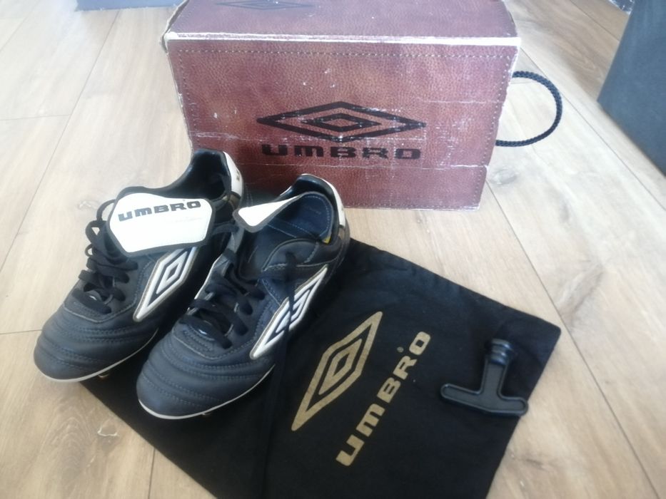 Korki piłkarskie UMBRO wkręty rozm. 41,5