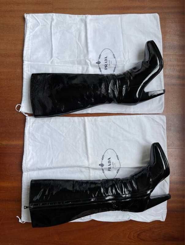 Botas Prada em vinil pretas