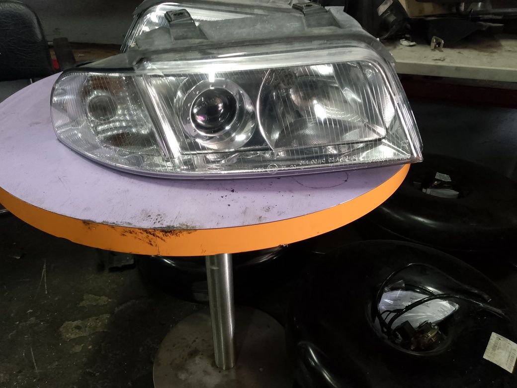 Lampy przód Audi a4b5