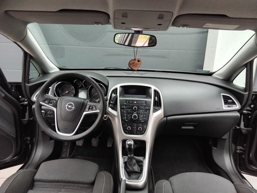 Sprzedam Opel Astra J 2010 1.7 CDTI