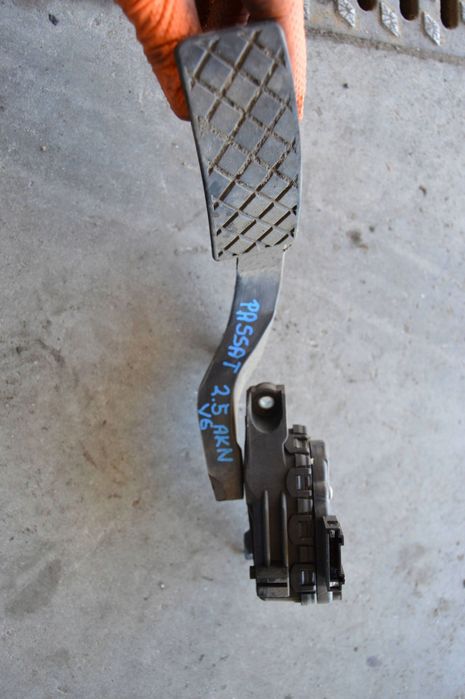 volkswagen passat b5.5 pedał gazu przyspieszenia 8d1721523j 6pv008376