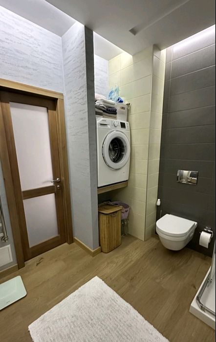 Оренда, просторої квартири в новобудові, центр міста, євроремонт