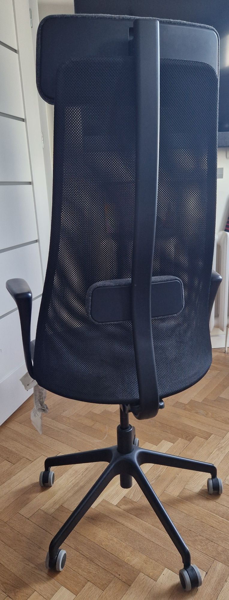 Krzesło biurowe z podłokietnikami, ciemnoszary, Ikea JÄRVFJÄLLET