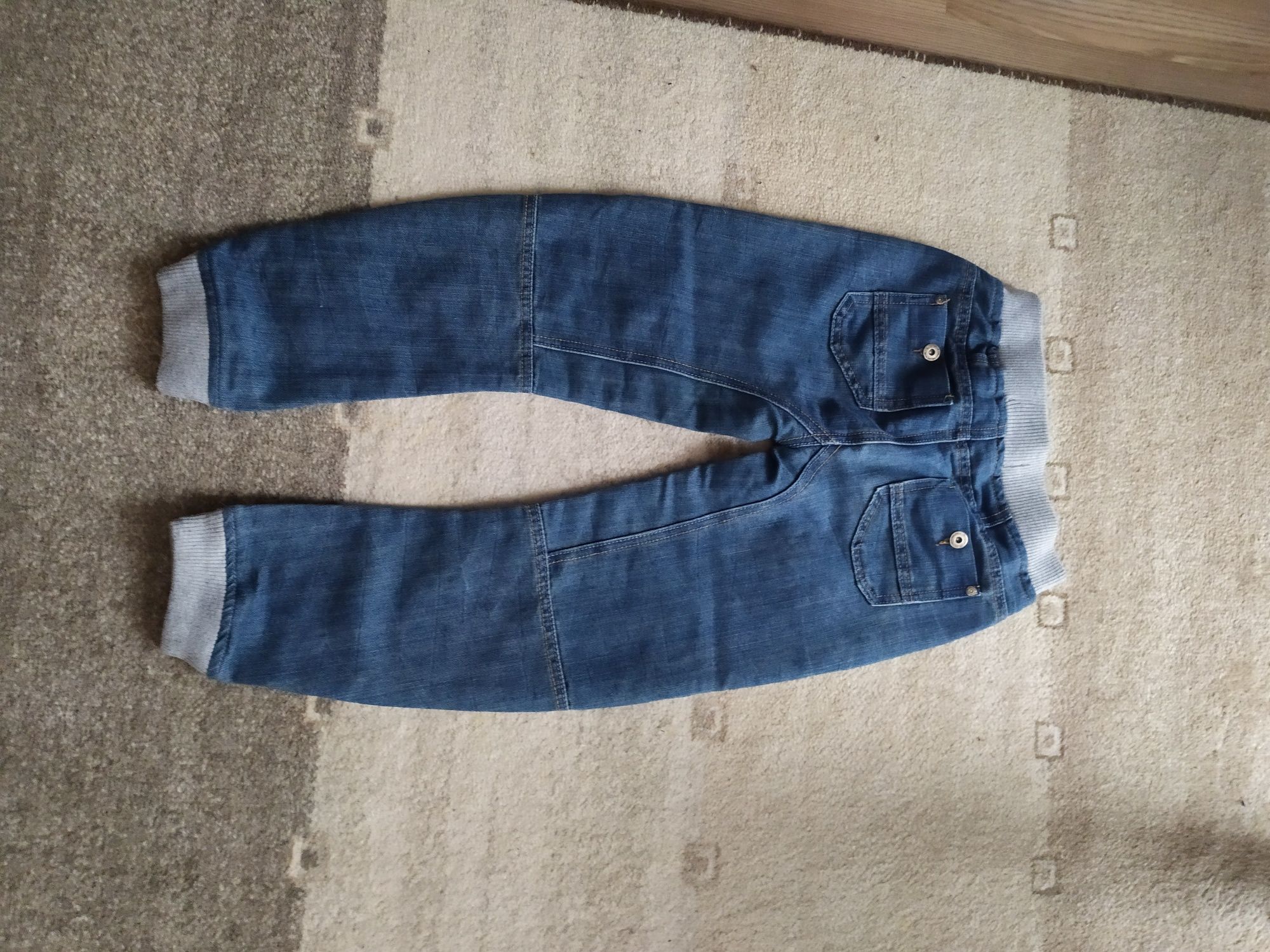 Spodnie jeansowe chłopięce z gumą w pasie 9/10 lat
