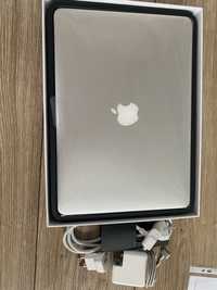 MacBook Air 13 z ładowarką + etui