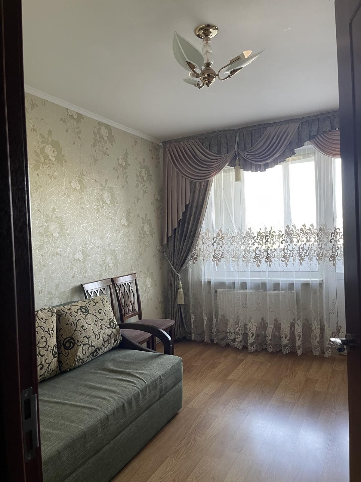 Продам 3 квартиру з меблями,та бит.технікой  ,+ гараж.