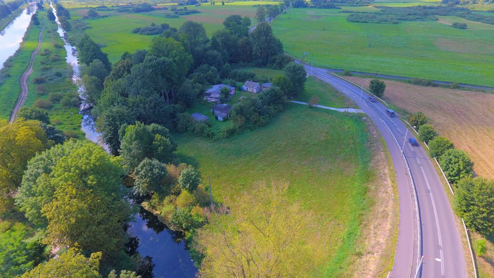 Siedlisko. Zabudowania, klimatycznie.
