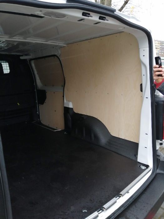 Zabudowa wykonana w standardzie do samochodu Toyota Proace S
