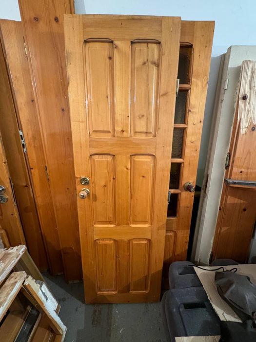 Деревяні двері в хорошу стані
