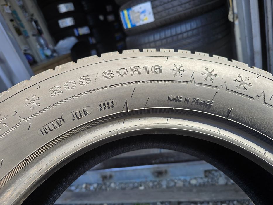 Шини 205.60.16 DUNLOP 2023р.в. 9мм