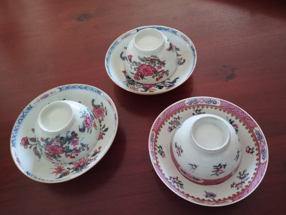 3 taças porcelana Chinesa de exportação com pratos com flores