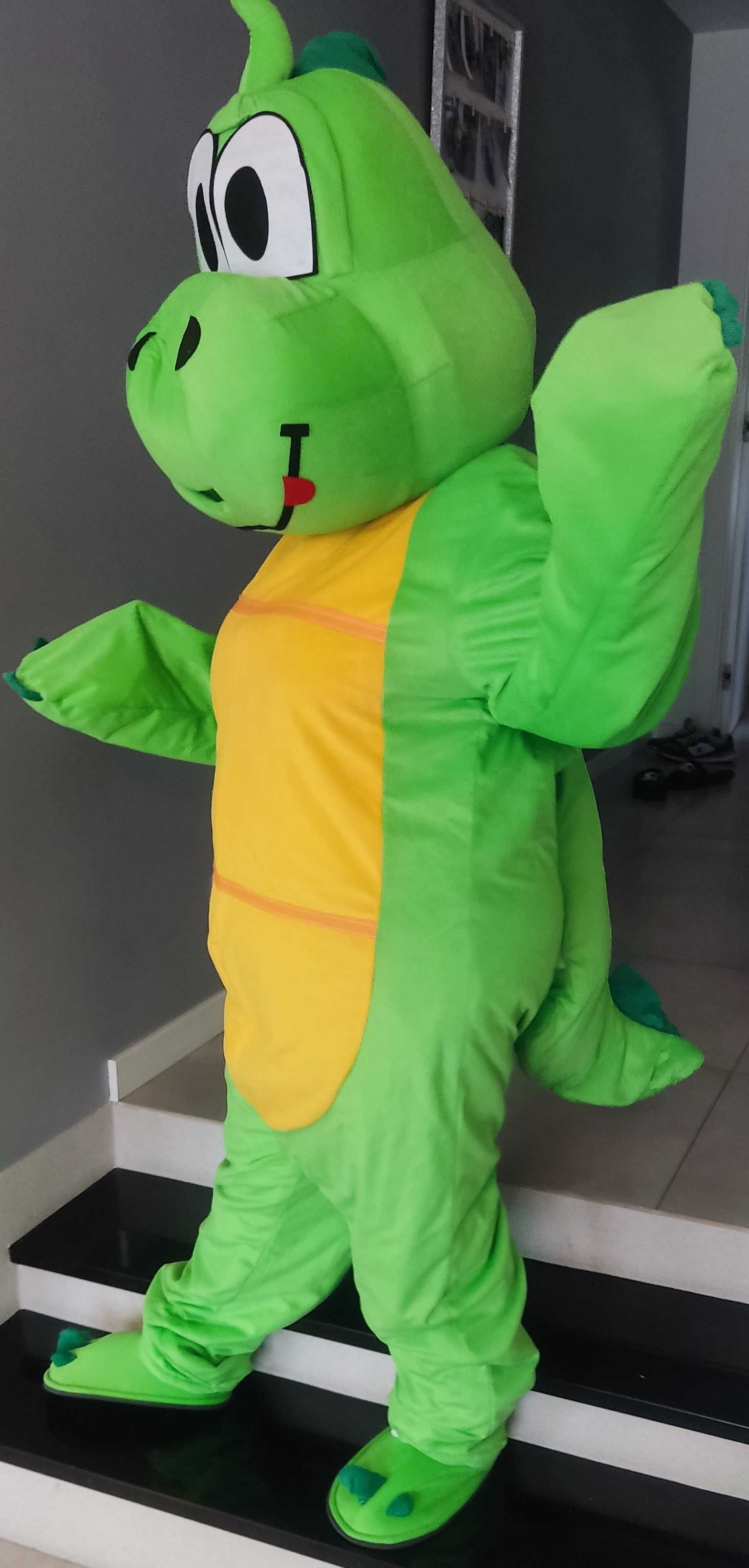 Żywa Maskotka -  wynajem wysyłkowy strojów Misio Piesek Panda Smok