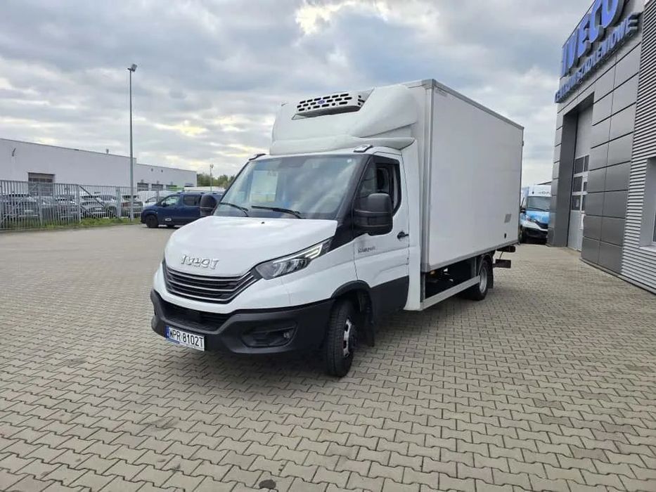 Iveco 50C18 Chłodnia Izoterma 8EP tylko 80000 km Krajowy Ledy  Agregat Carrier citymax 400  Gwarancja do 12-2026 Dealer Iveco 35C18 50C16 35C16 35C15 50C15