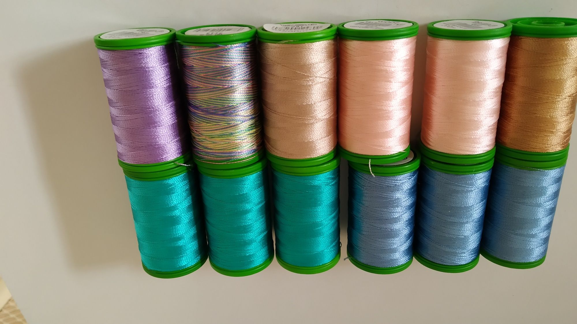 Linhas viscose e seda com 200 m - Novas