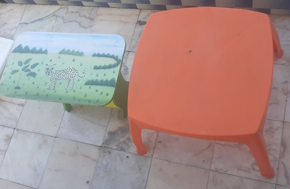 Duas mesas infantil