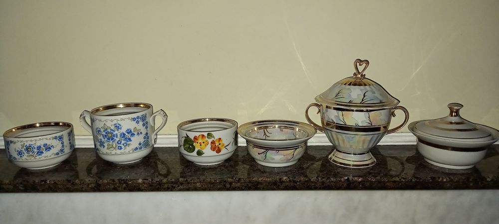 Чайничок, цукерничка, конфетниця