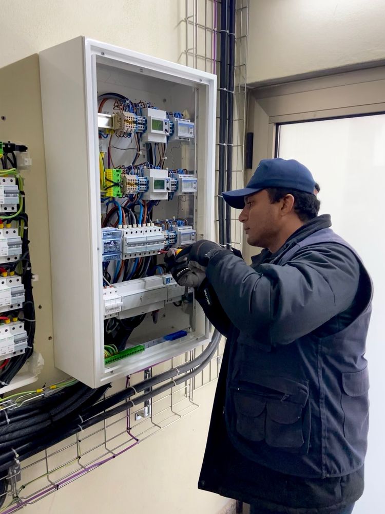 Eletricista Manutenção Residencial e Electrodomésticos em Geral