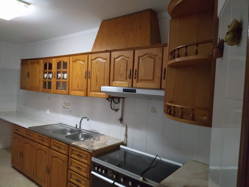 Móveis de Cozinha em Pinho