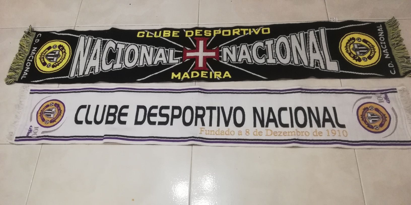 2 cachecois do Nacional da Madeira