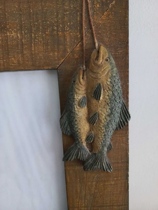 Moldura de madeira ,com aplicações  de mar .impecável