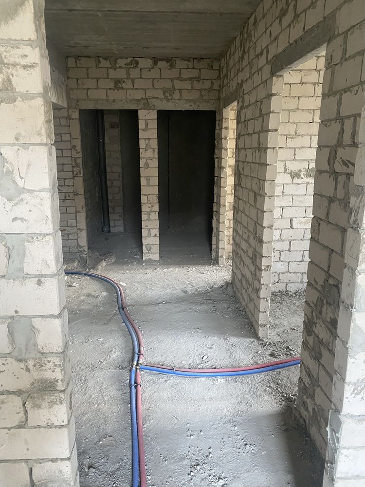 Продам 2-х кімнатну квартиру 52,3 м2 в новобудові, вул. Миру 43.