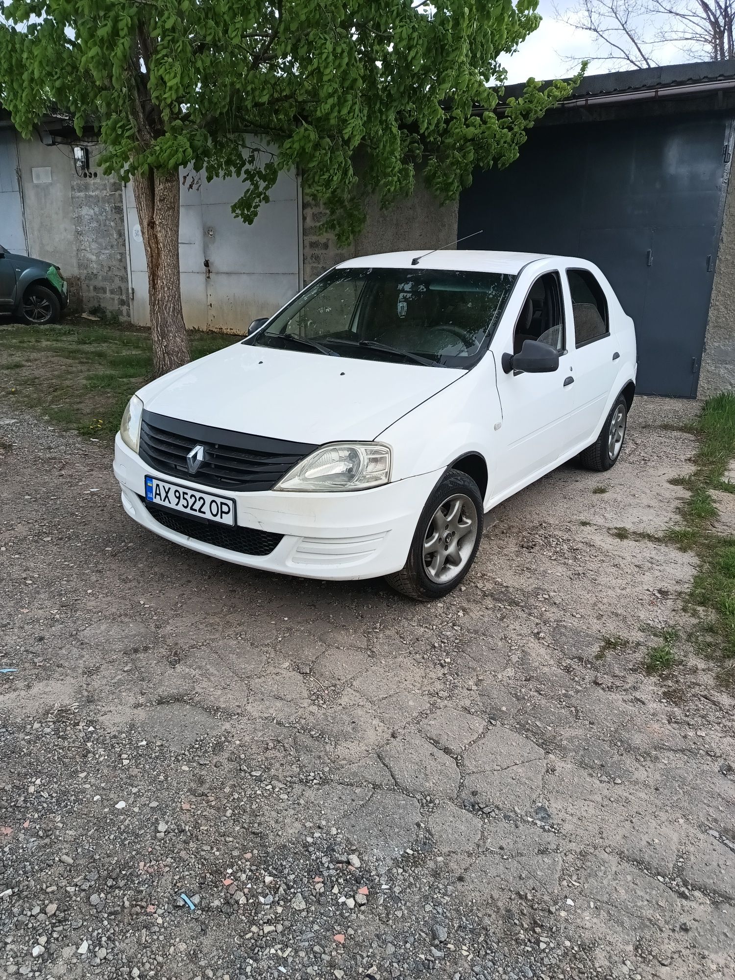 Продам RENAULT LOGAN 2011г. 1.4.б,газ