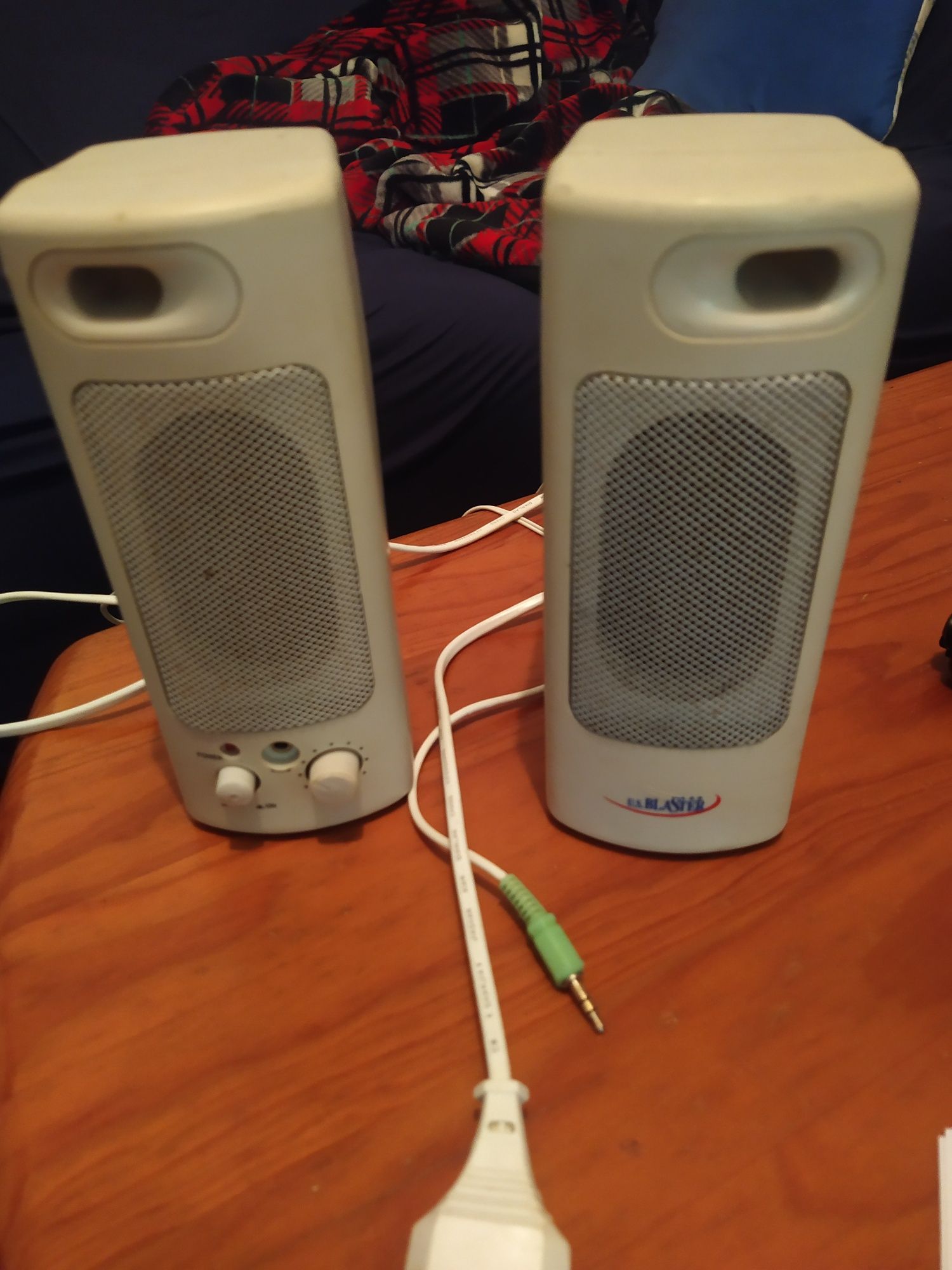 Ecrã Philips 170s + colunas