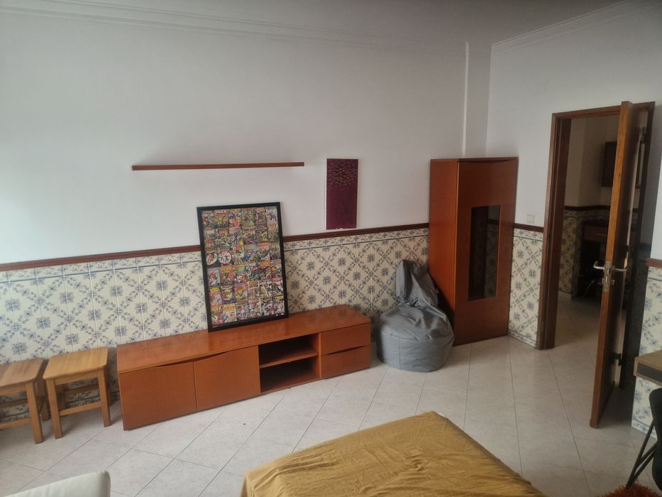Quarto para alugar na Sobreda da Caparica