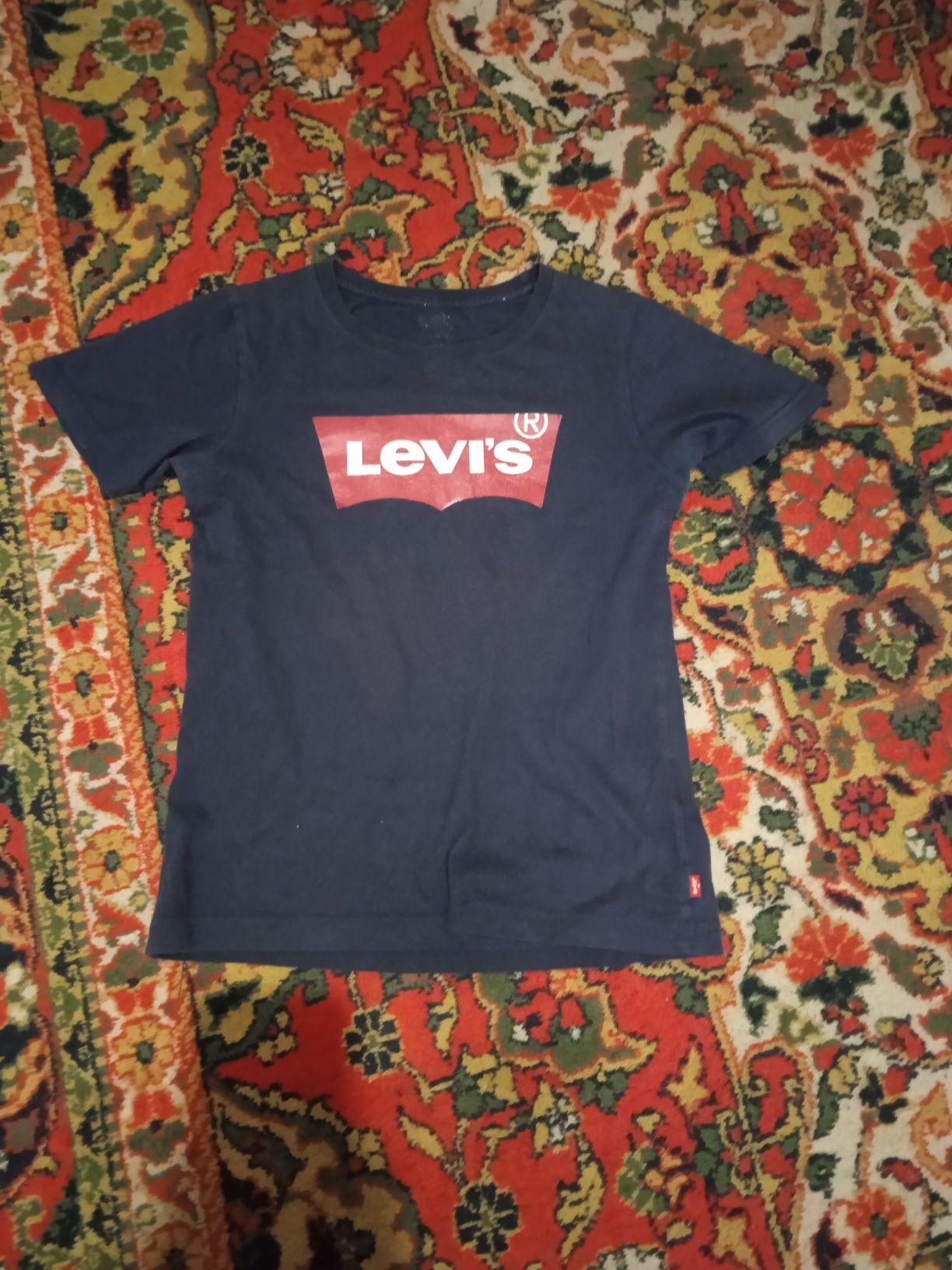 Продам футболку Levis