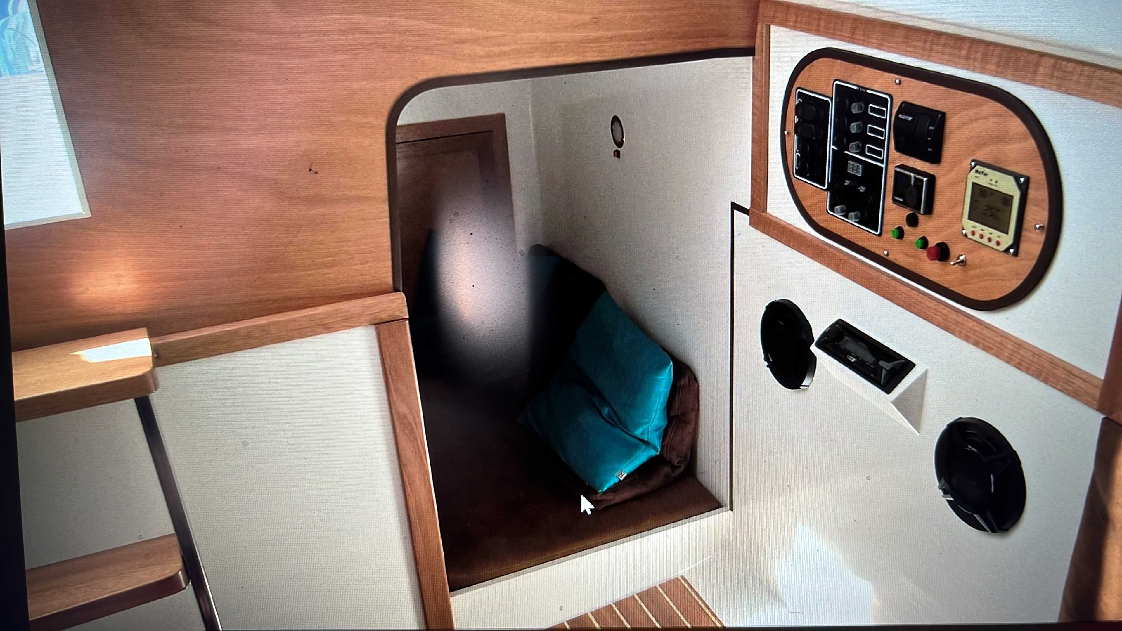 Czarter bez patentu houseboat jacht motorowy Gdańsk Pętla Żuławska