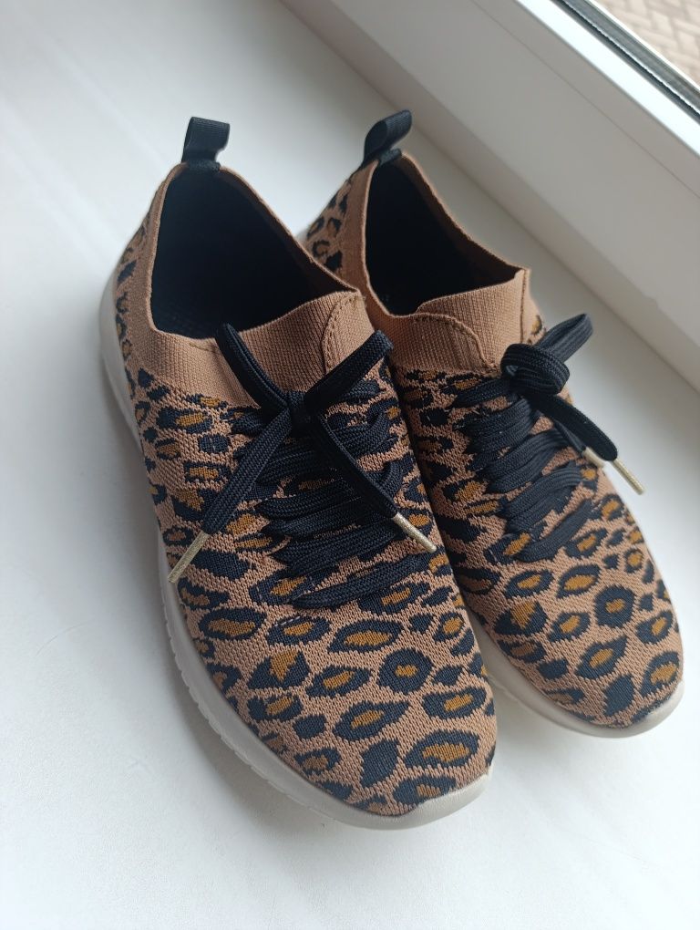 Жіночі кросівки SKECHERS Ultra Flex Safari Tour Lopard Athletik Shoe W