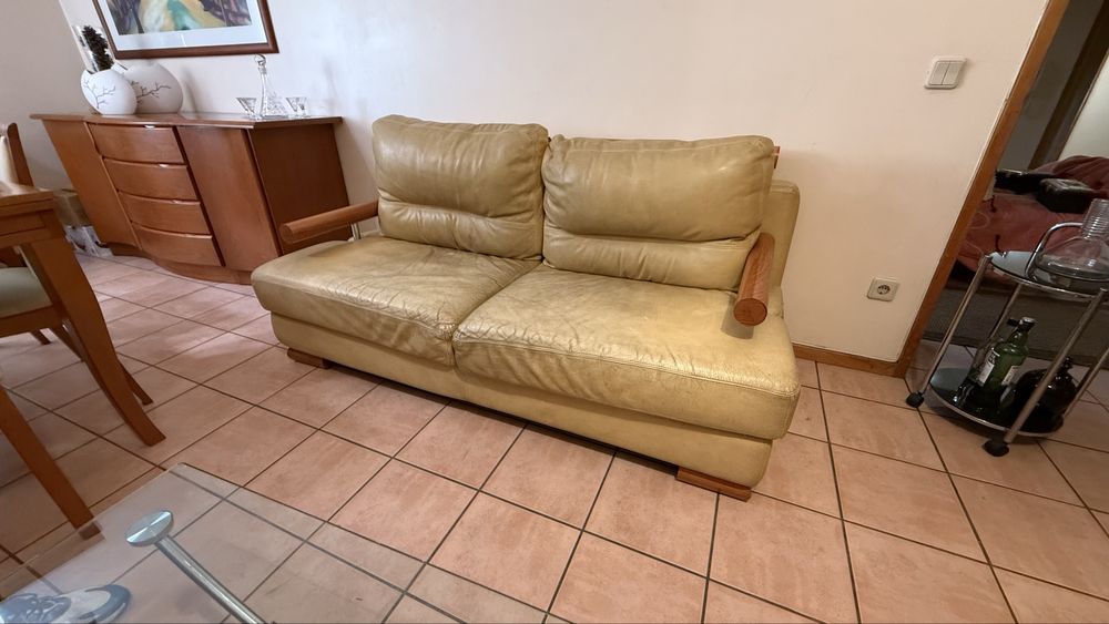Vendo sofa em pele e madeira maciça