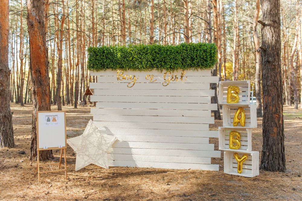 Фотозона из натурального дерева, белая