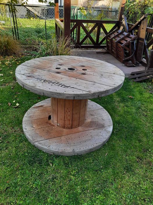 Sprzedam stół , szpulę drewnianą (bęben)  duża