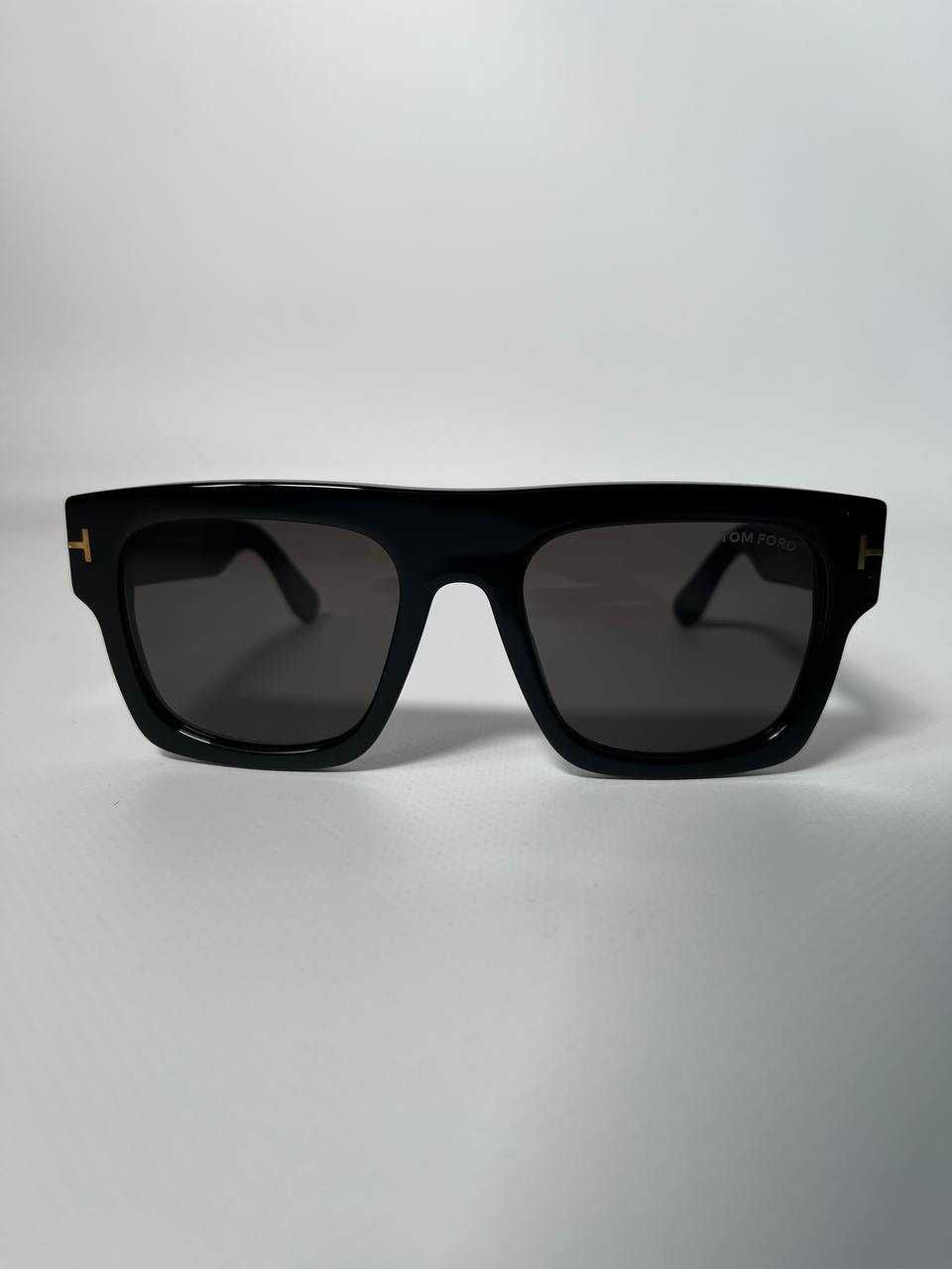 Очки Tom Ford FT0711 01A солнцезащитные
