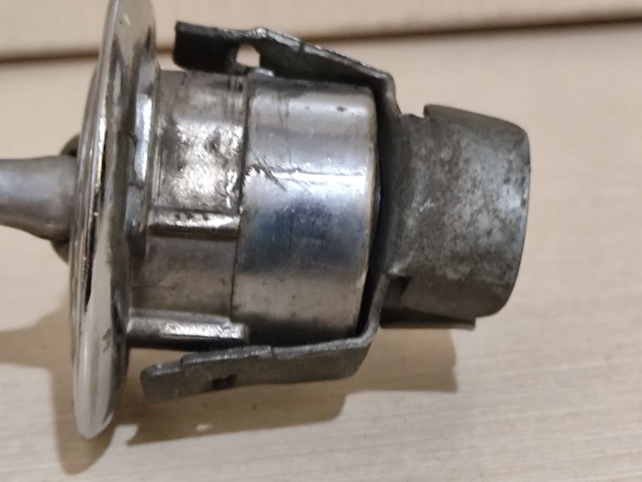 Значок Mersedes на капот