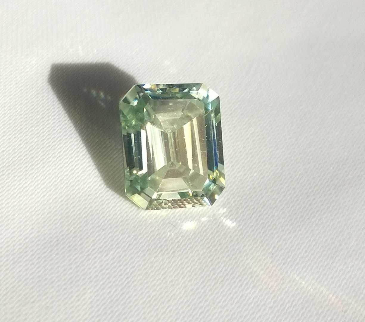 6.4 CT   Zielony Moissanit  12.4 x 9.7 mm  oktagon  ,  na pierścionek