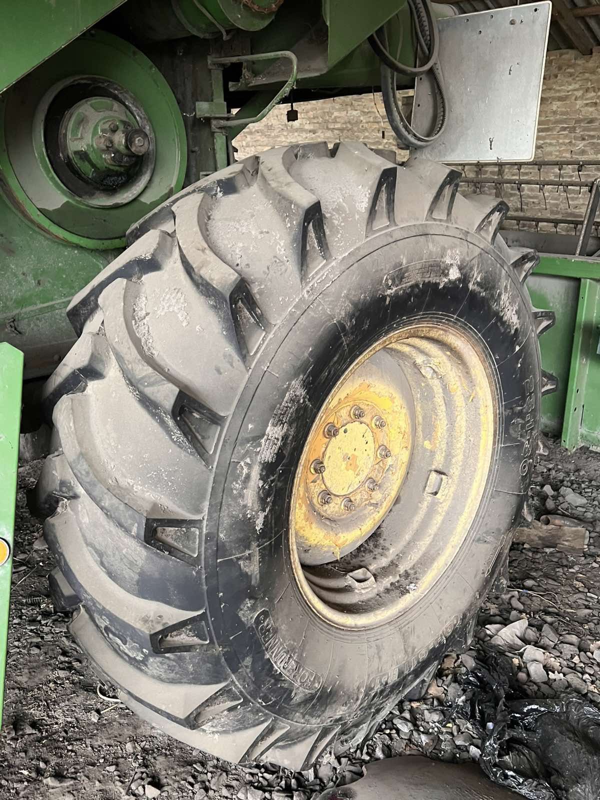 John Deere 1174; 1085 Hydro 4