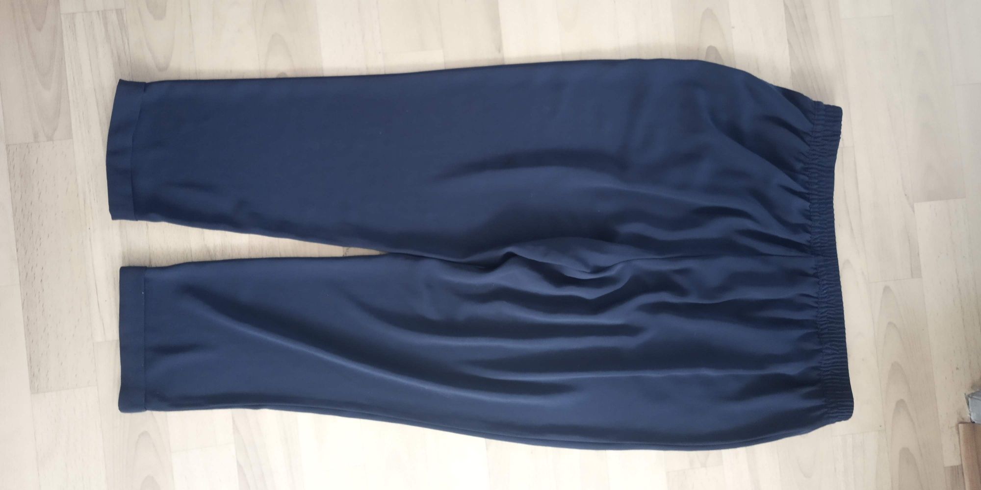 Spodnie granat roz EUR 44 firmy F&F