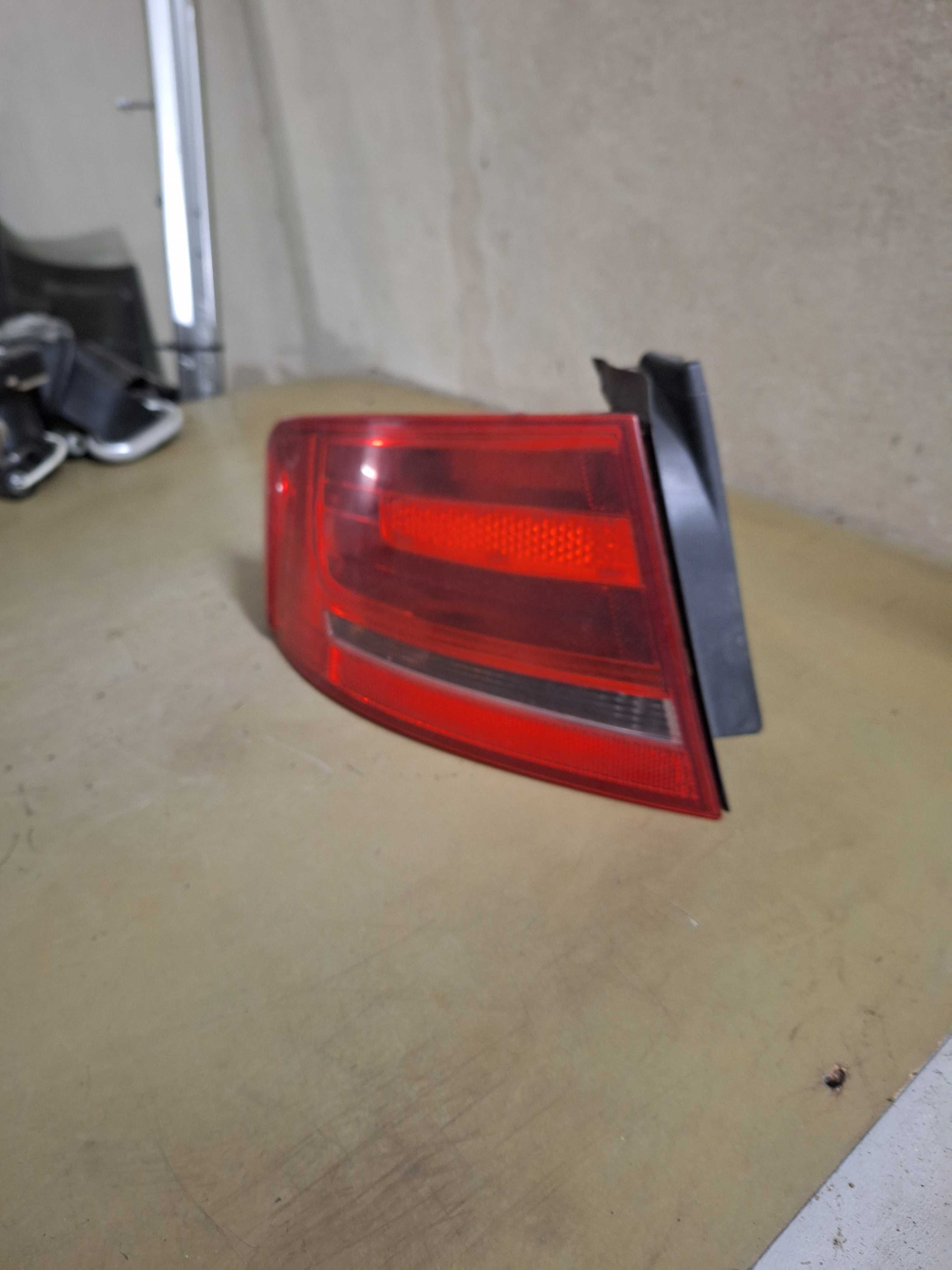 Lampa tylna lewa audi a4 b8 sedan