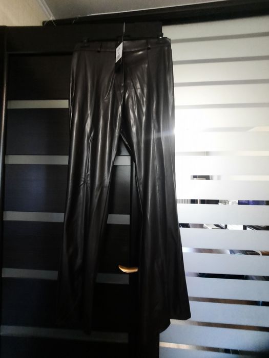 Жіночі брюки з екошкіри