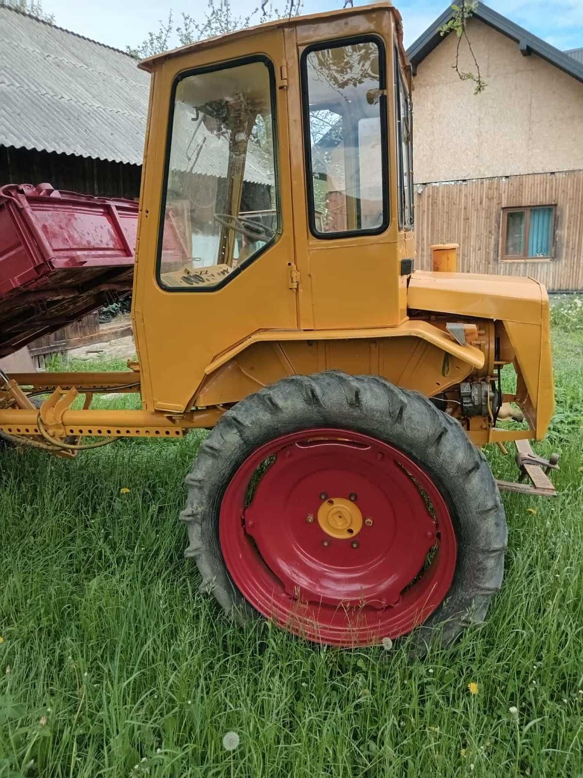 Продам трактор т16