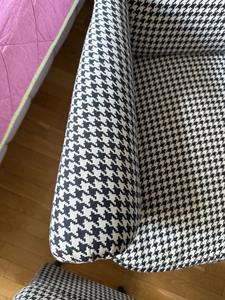 Fotel i pufa Strandmon Ikea pepitko