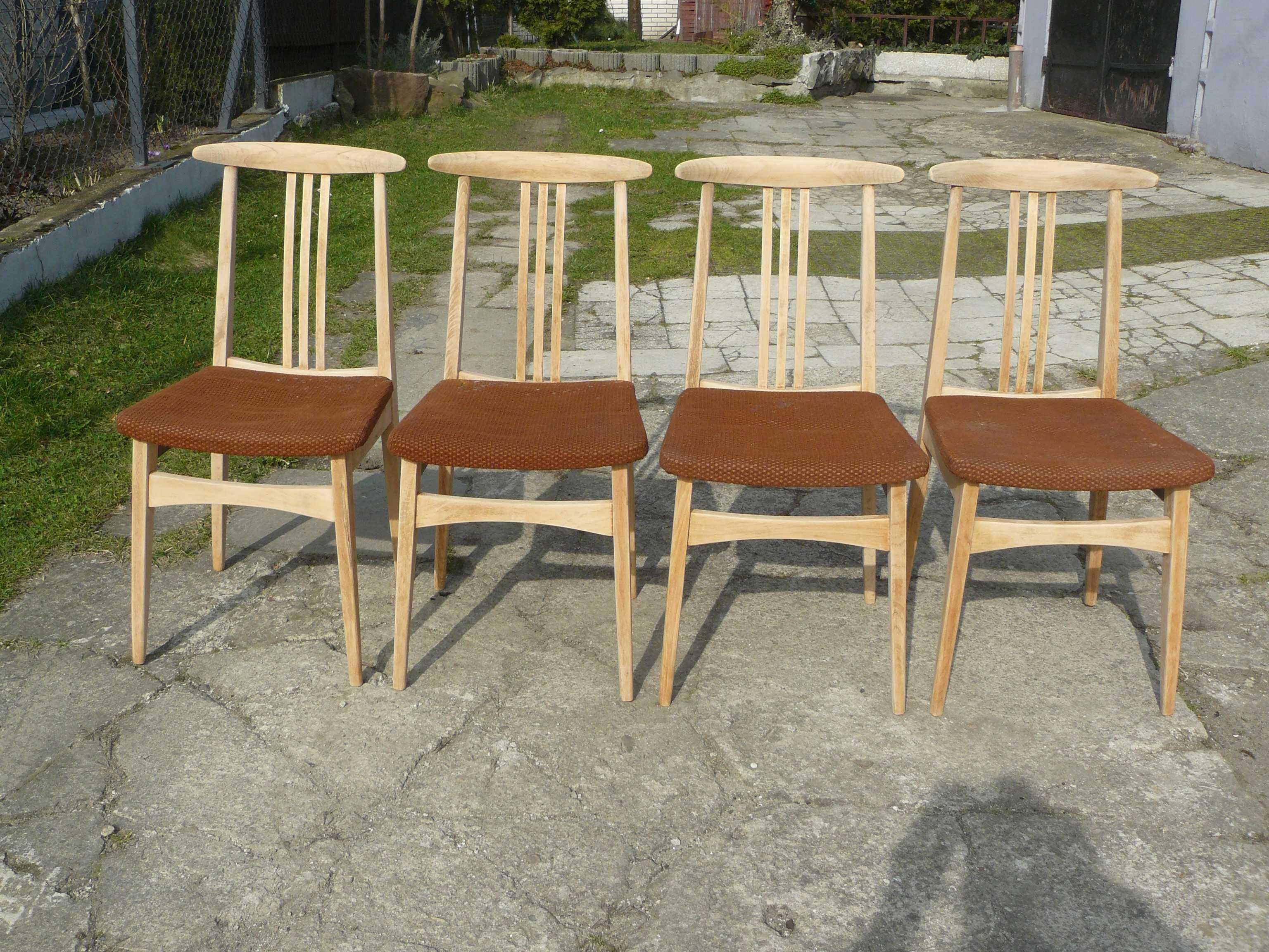 Stare krzesła proj. M .Zieliński.- 8 szt.