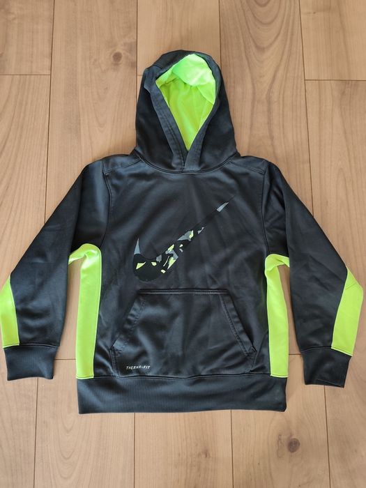 Camisola Nike Therma-FIT com capuz em preto e verde limão.