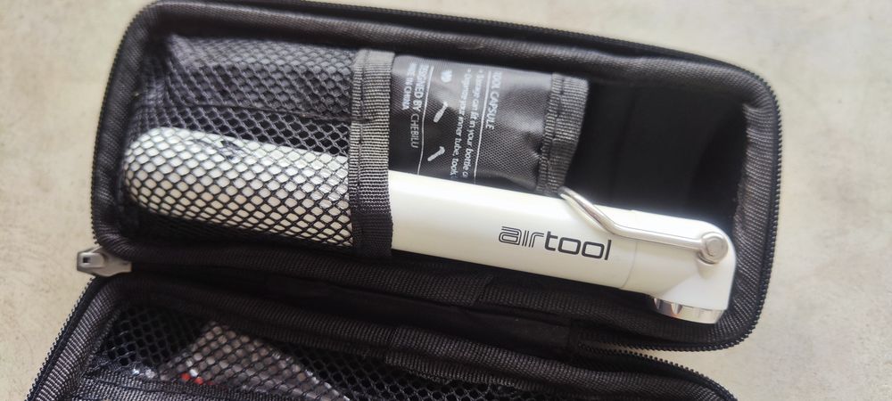 Porta ferramentas e bomba bicicleta