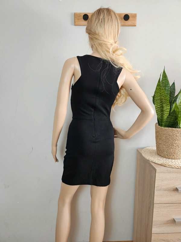Sukienka czarna Zara elastyczna mała czarna elegancka, dopasowana S/36