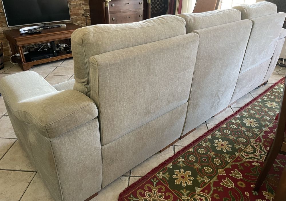 Sofá de 3 lugares com chaise long eletrica